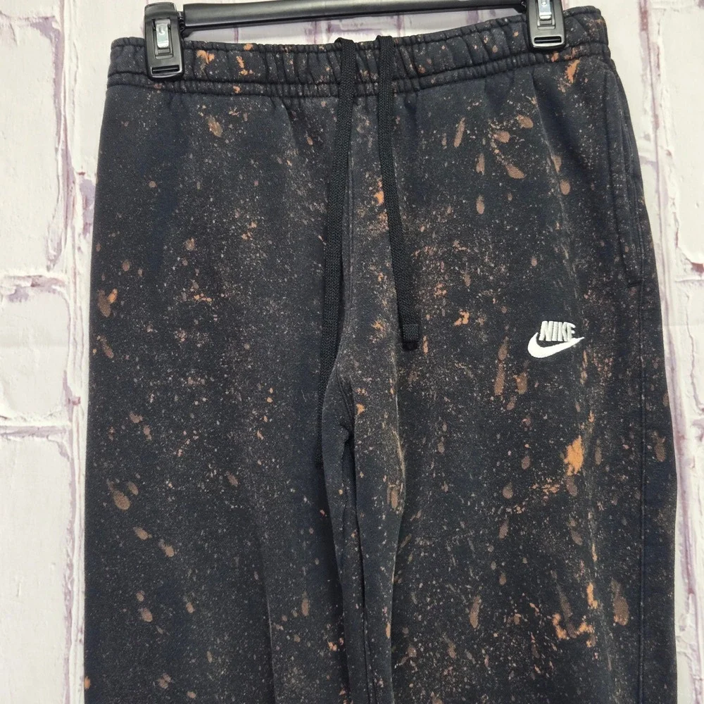 Nike sportswear club